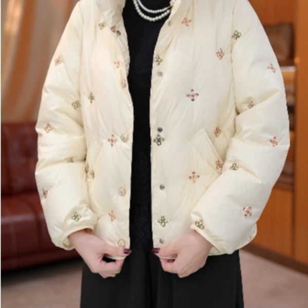 婷婷--2025爆款高端刺绣小香风时尚羽绒服外套女W55Q39056