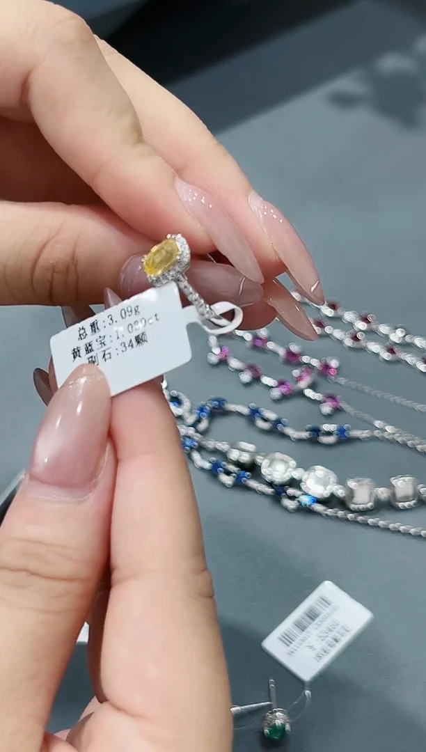 彩色蓝宝石戒指铂Pt950镶嵌·