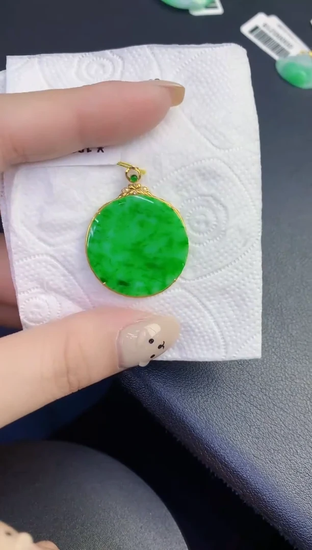 颈饰18K金镶嵌翡翠缅甸天然翡翠A货