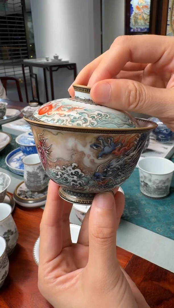 麦*?手绘粉彩庭训化龙图盖碗