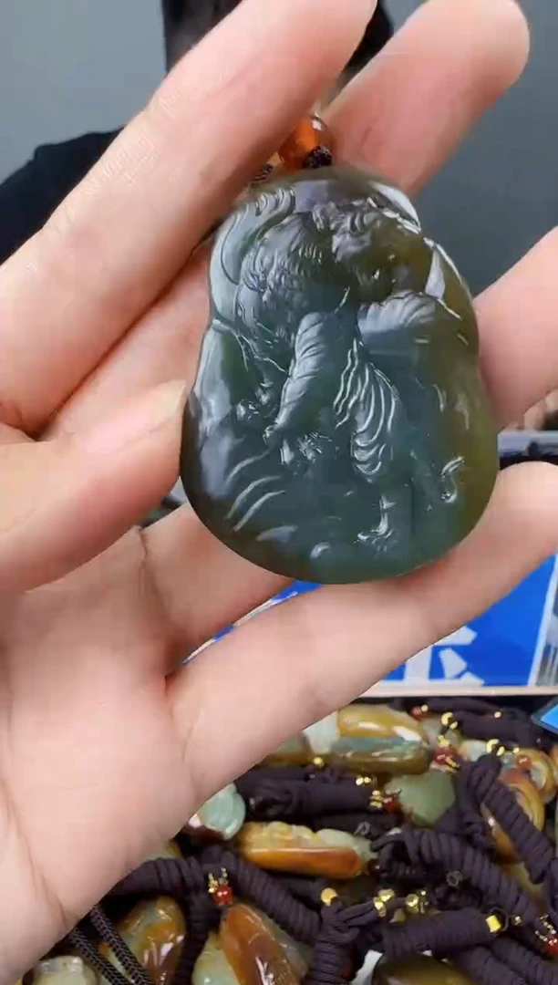 和田玉未镶嵌颈饰1