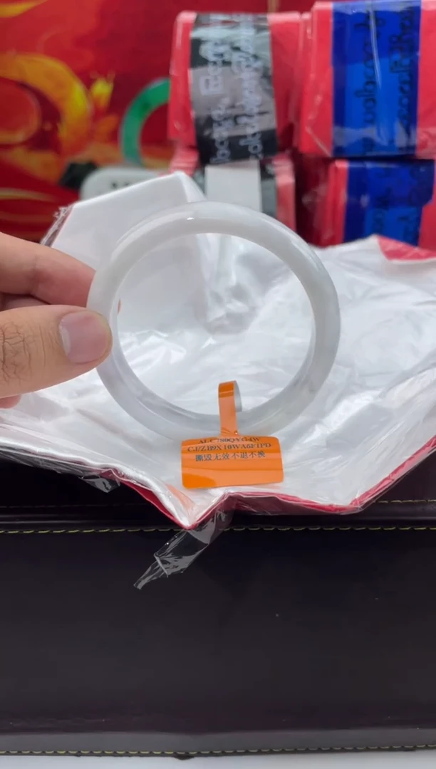 【闪购商品】翡翠手镯未镶嵌7翡翠手镯（微瑕）