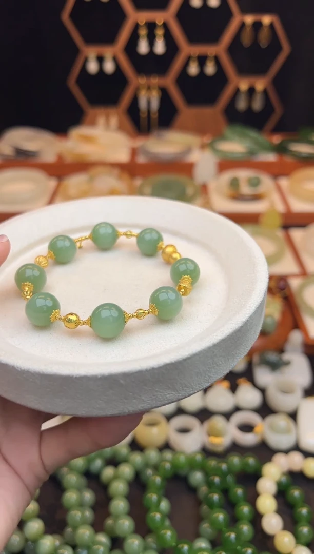 18K金镶嵌手链和田玉精品