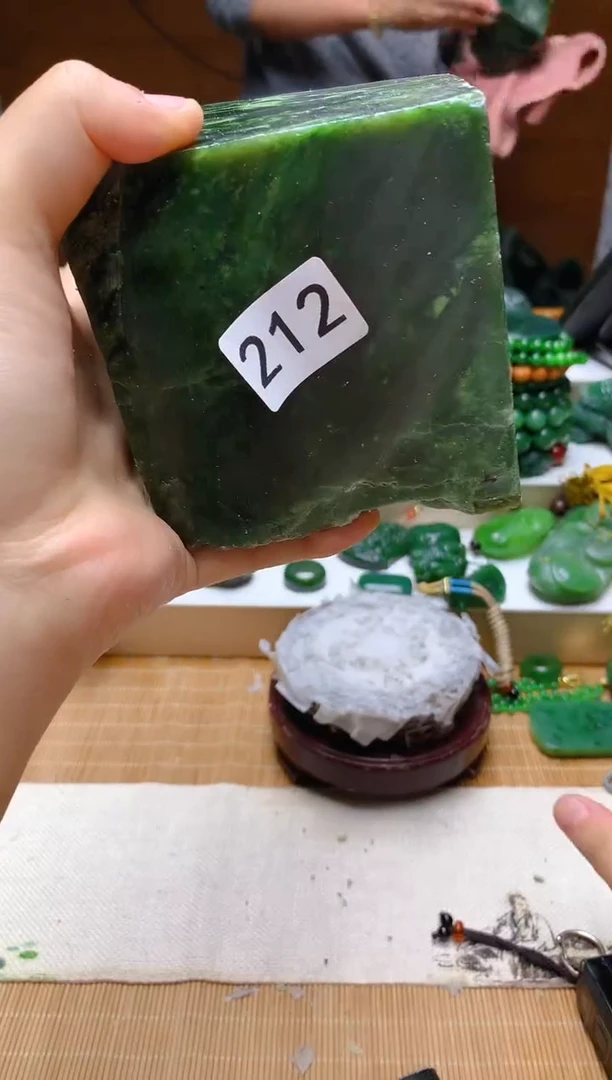 未镶嵌和田玉（碧玉）珠宝半成品1