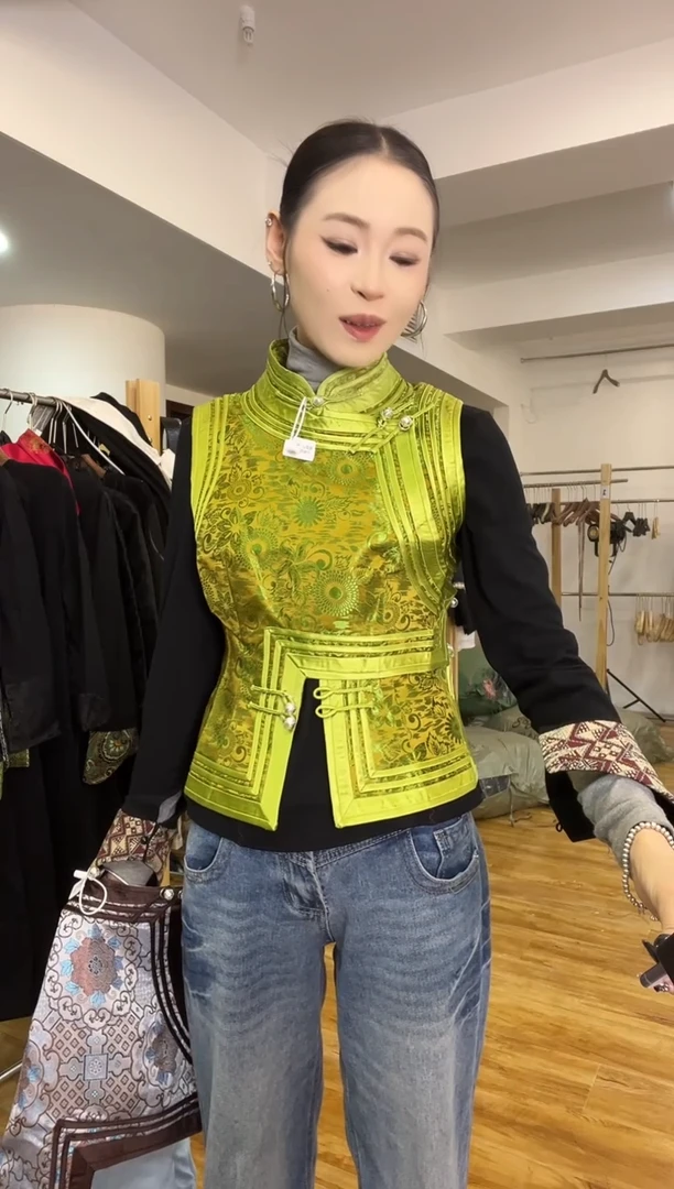 马甲       M码       80-105斤