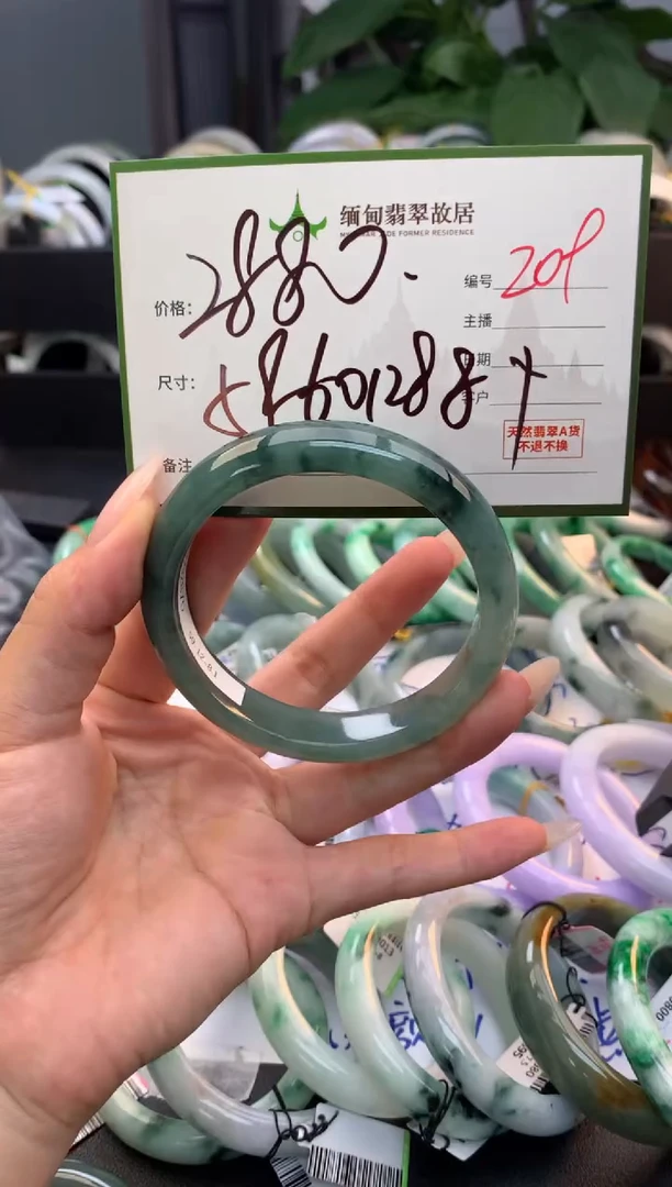 未镶嵌定制翡翠m****a毛货需精细抛光+多人