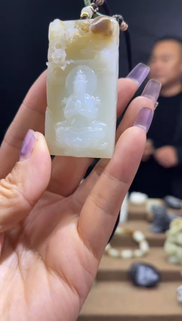 颈饰未镶嵌和田玉1