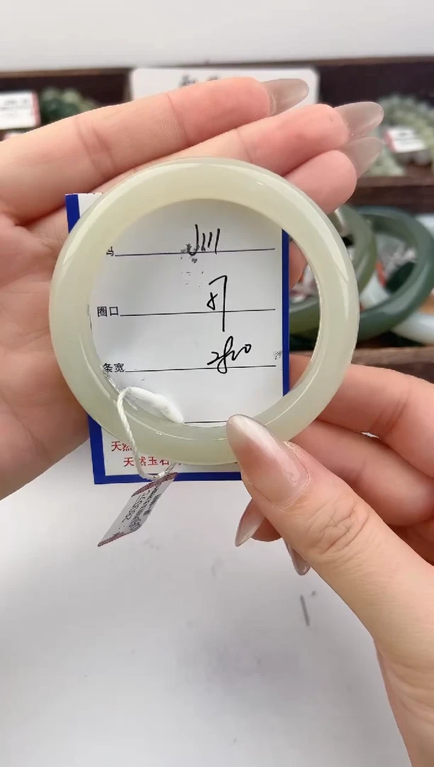未镶嵌手镯和田玉111颜色微差无瑕疵