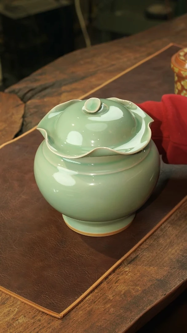 【闪购商品】瓷片荷叶盖罐 大号