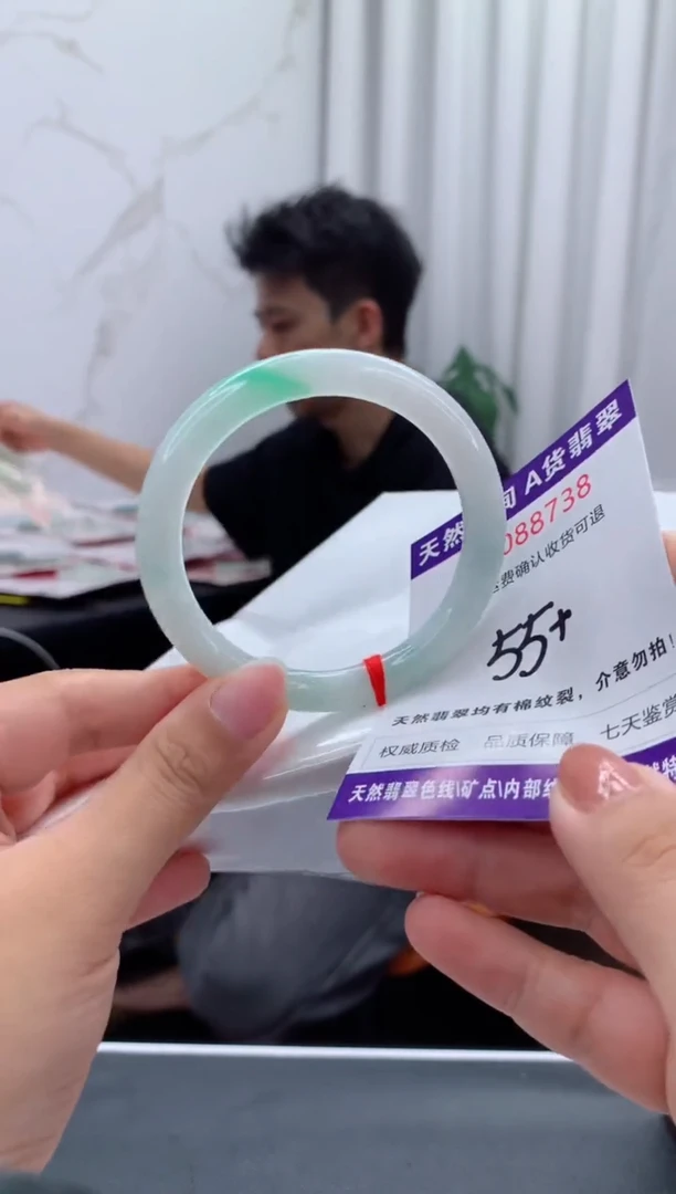 未镶嵌手镯翡翠有纹，完美者勿拍