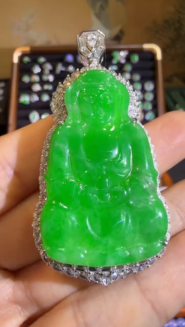 【闪购商品】翡翠吊坠(赠链)18K金镶嵌高冰正阳满绿大观音吊坠