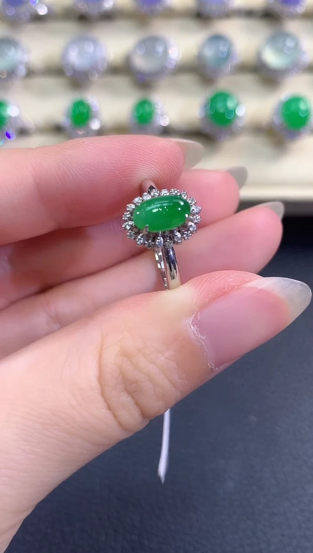 18K金镶嵌戒指翡翠春日珠宝 B24