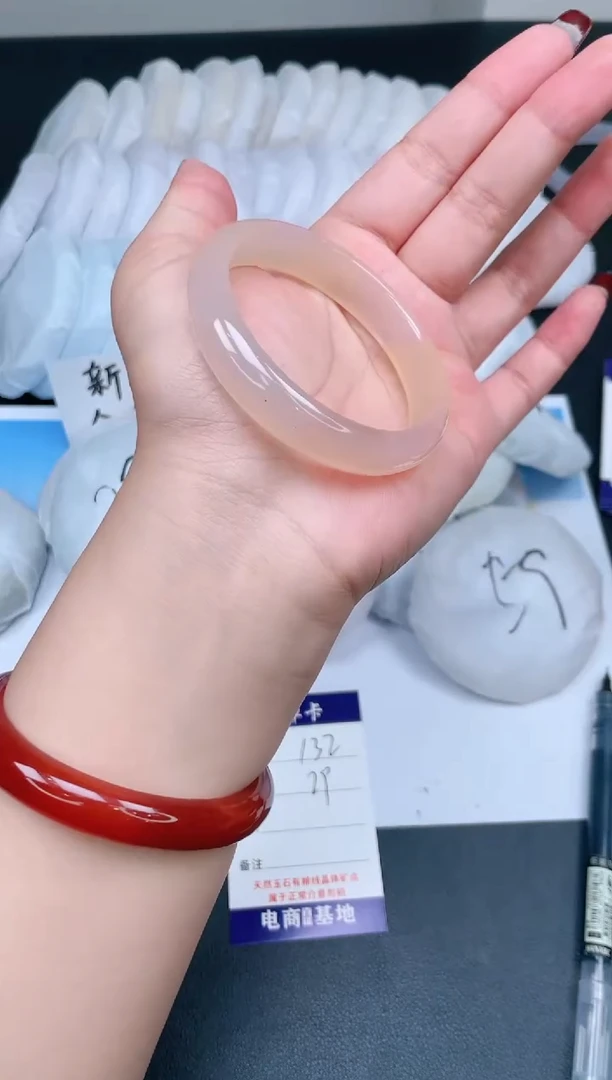 【闪购商品】石英质玉手镯未镶嵌132-54.2