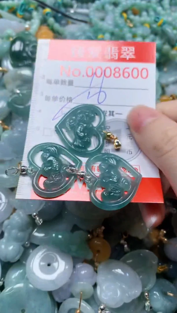 翡翠未镶嵌吊坠(不含链)8600多样性发其一