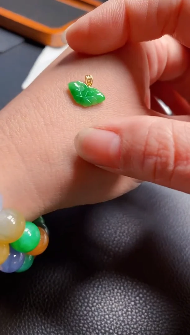 【闪购商品】翡翠颈饰18K金镶嵌吊坠