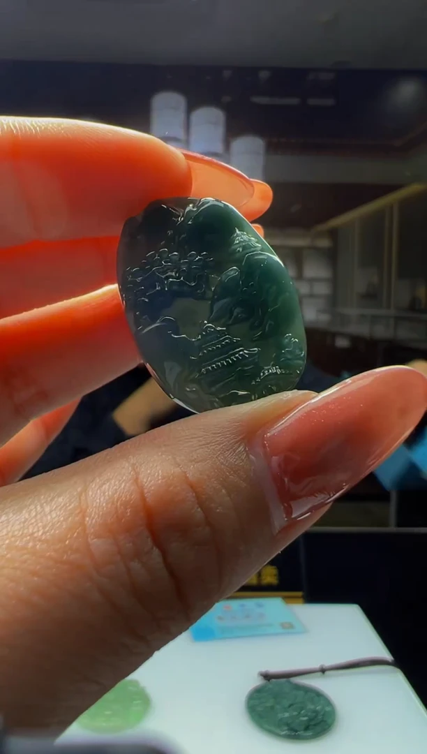 颈饰未镶嵌翡翠2025-12-13-2