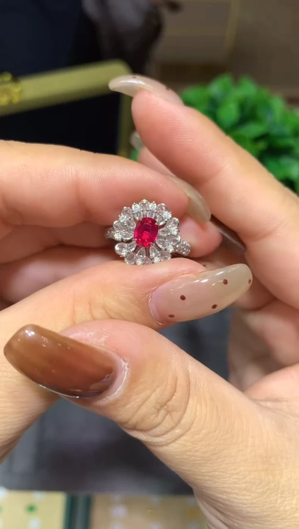 18K金镶嵌戒指红宝石1.04ct