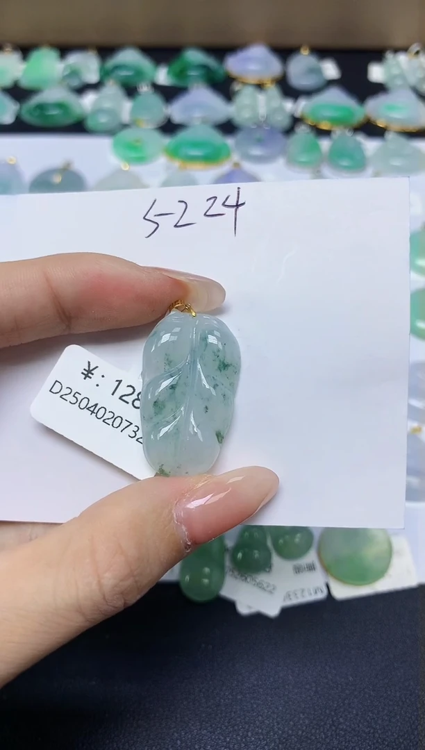 翡翠18K金镶嵌颈饰 天然缅甸翡翠A货