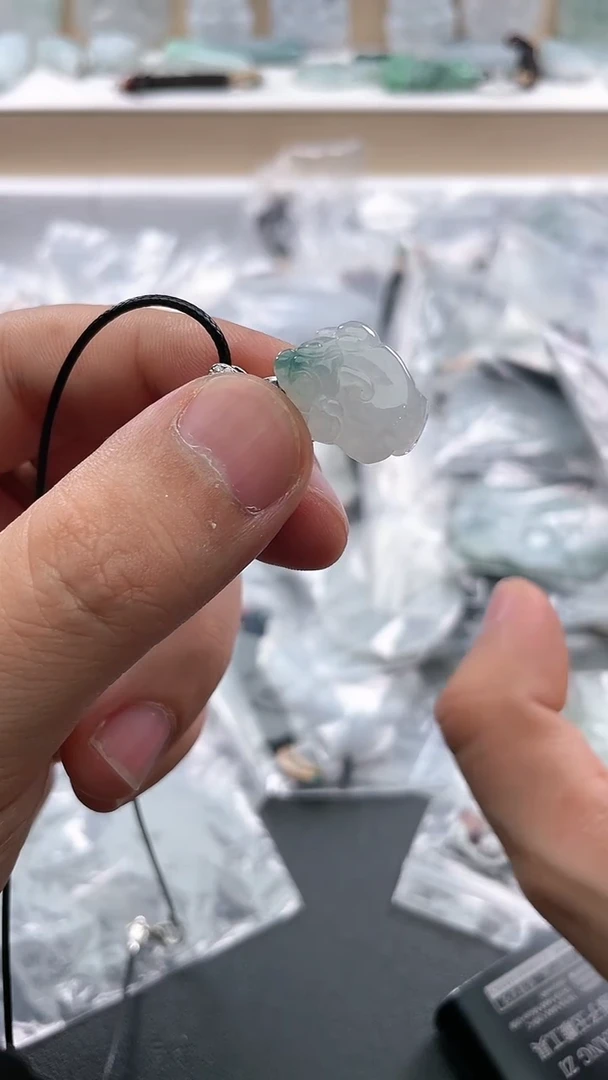 翡翠未镶嵌颈饰..../5/27/ 263