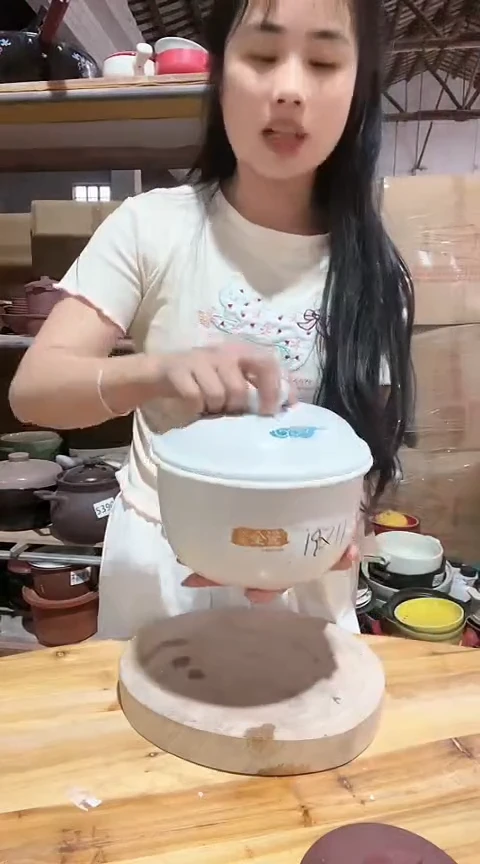 陶瑕疵白锅带盖1.6