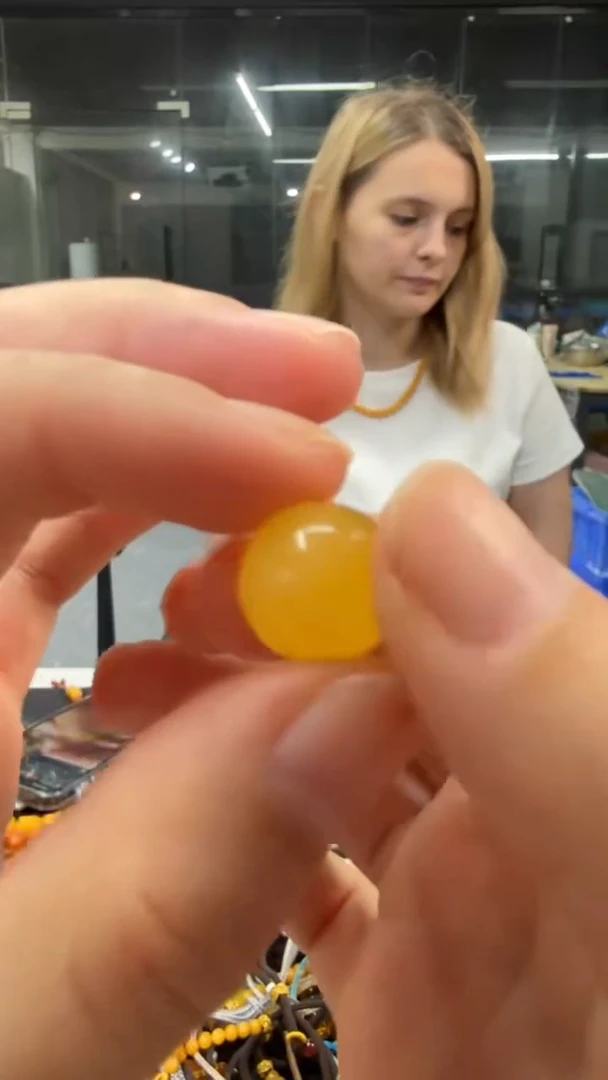 琥珀颈饰未镶嵌假一罚三