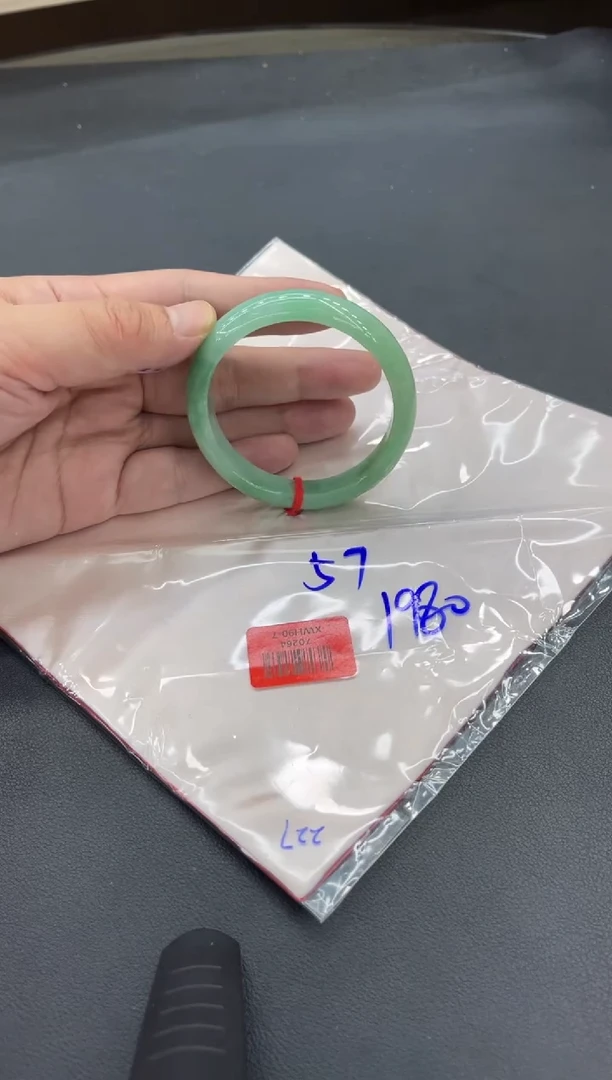 未镶嵌手镯翡翠翡翠手镯