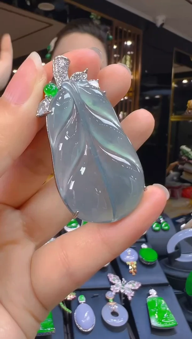 翡翠未镶嵌吊坠(赠链)032（多样性发其一）