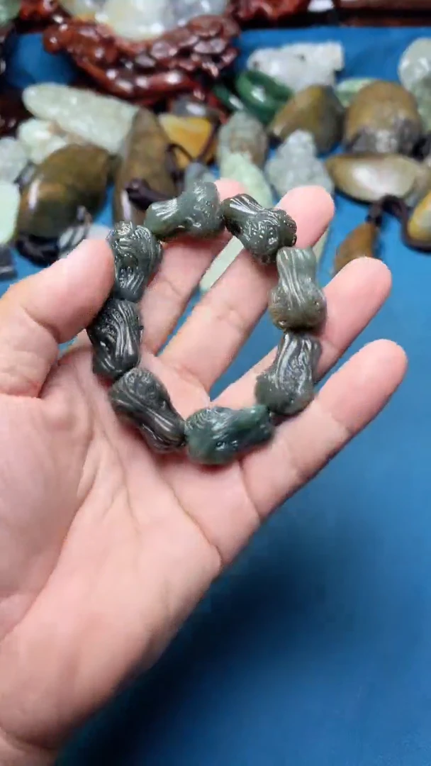 和田玉未镶嵌把件-