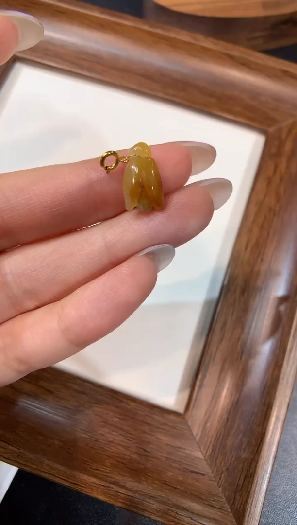 颈饰18K金镶嵌翡翠花花