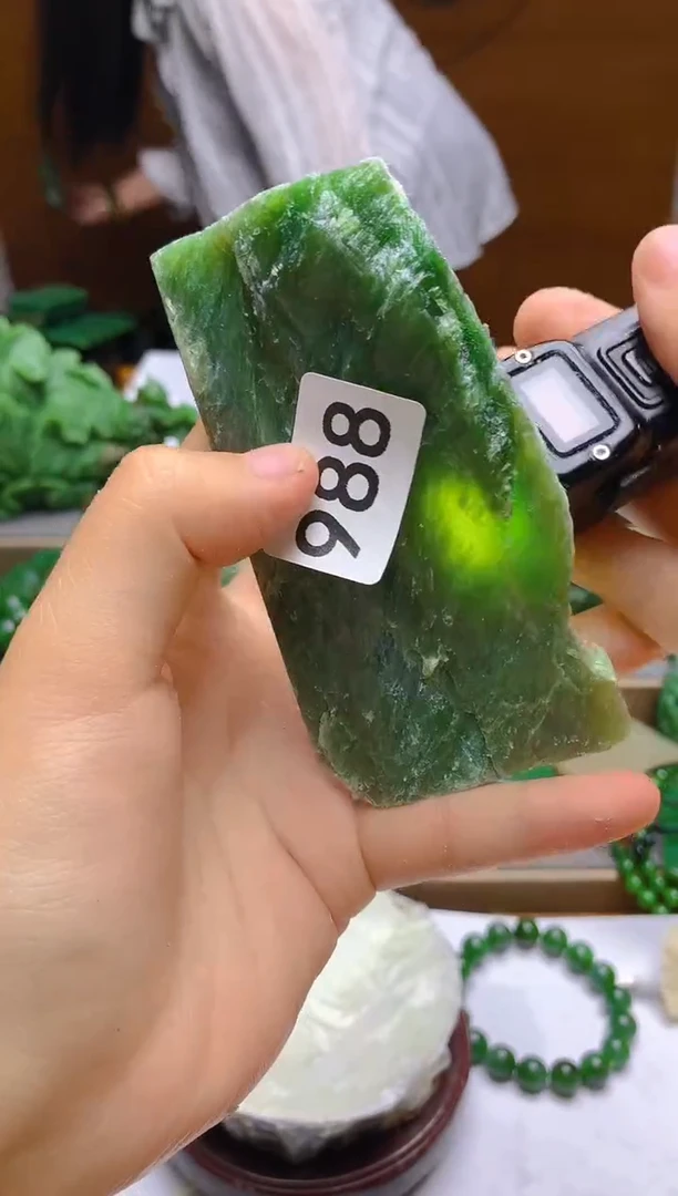 和田玉（碧玉）未镶嵌珠宝半成品1