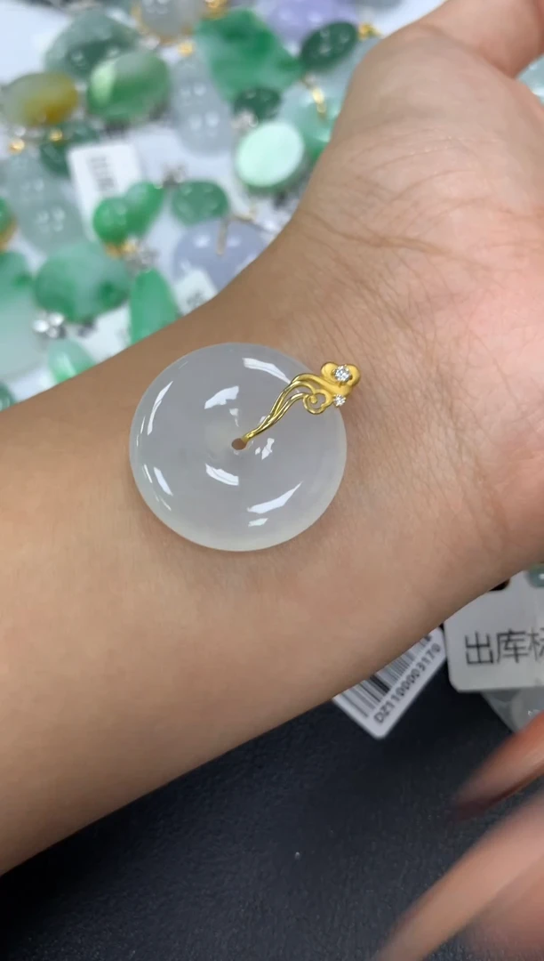 颈饰18K金镶嵌翡翠a货假一赔三支持复检百元上9元证书费自理