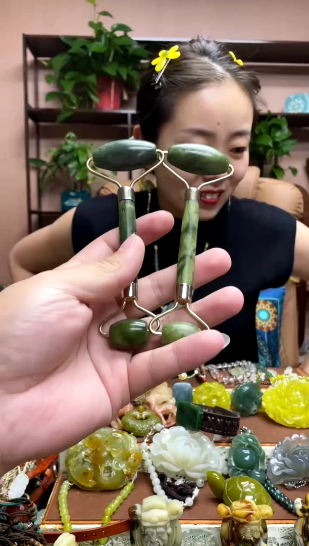 未镶嵌岫玉吊坠多样性发货发其中之一