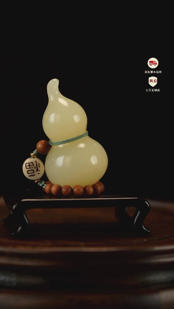 云南石竹叶青雕刻：手捻福禄手把件摆件
