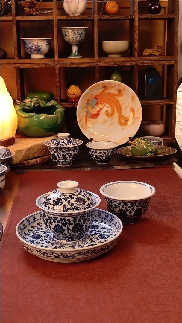 【手工手绘内绘双狮缠枝莲盖碗+壶承+双狮缠枝莲大压手杯】