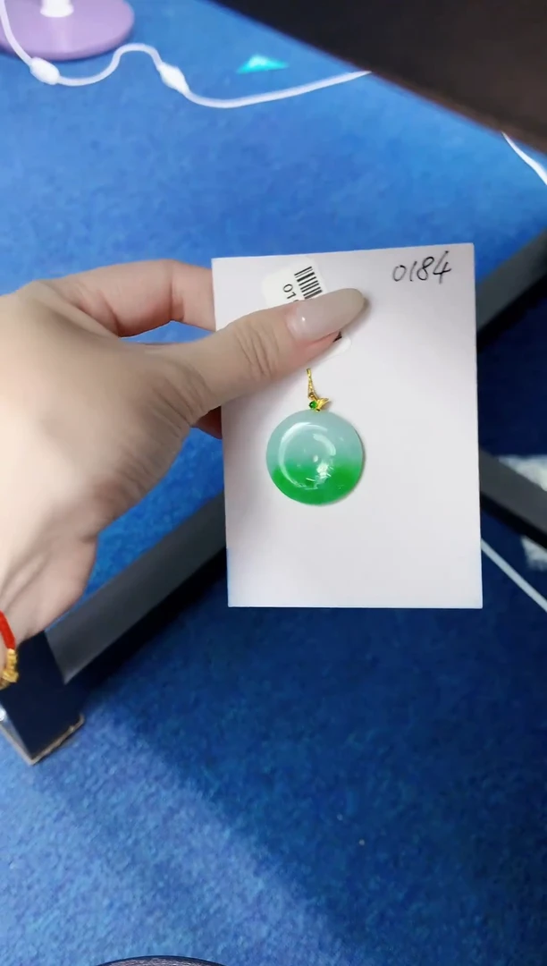 翡翠18K金镶嵌颈饰0000000000