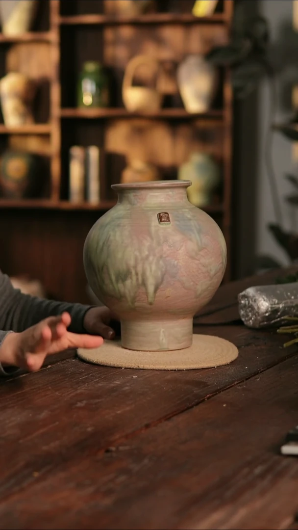 摆件29-305 陶瓷花器高25口径10 微瑕