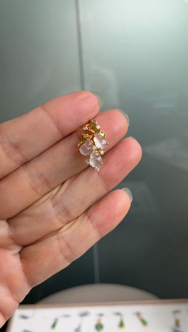 颈饰18K金镶嵌翡翠天然翡翠A货