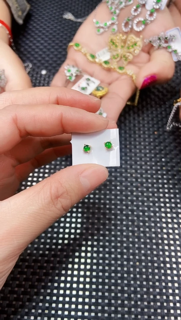 【闪购商品】翡翠耳饰未镶嵌11111111