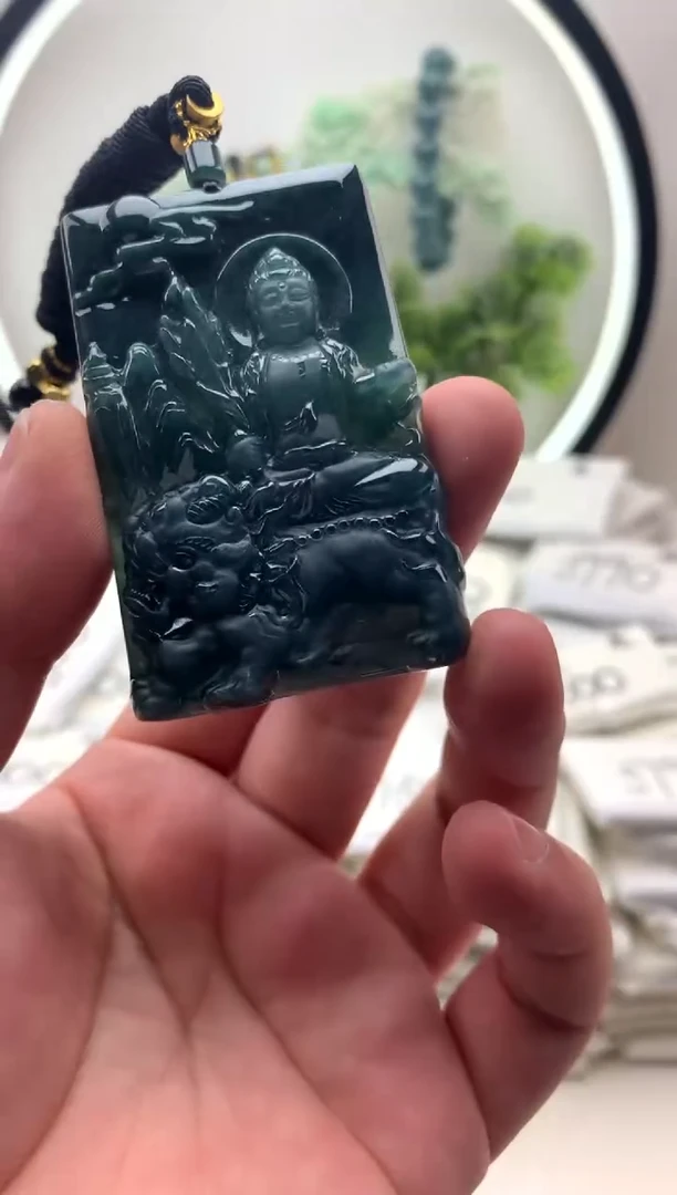 翡翠未镶嵌颈饰文殊