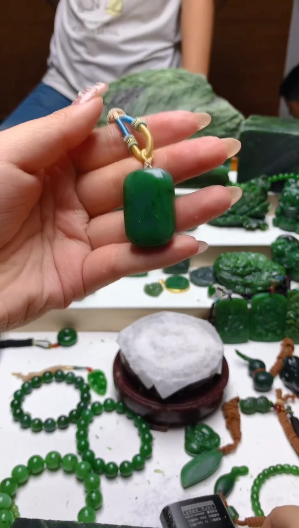 未镶嵌和田玉（碧玉）珠宝半成品随机发货一个
