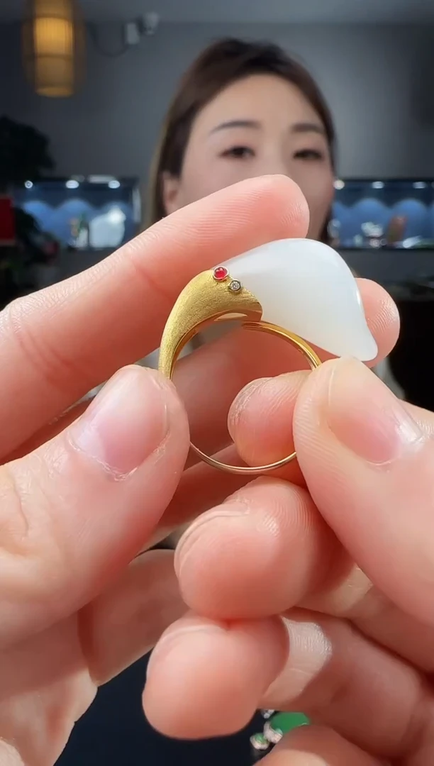 【闪购商品】和田玉戒指18K金镶嵌1