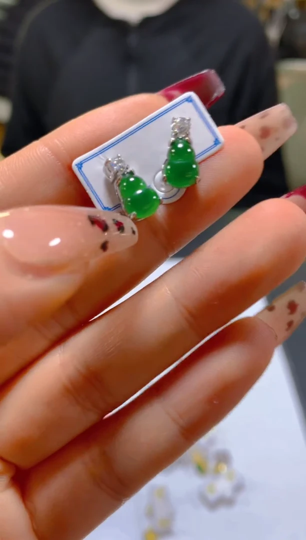 未镶嵌翡翠耳饰多样性发一