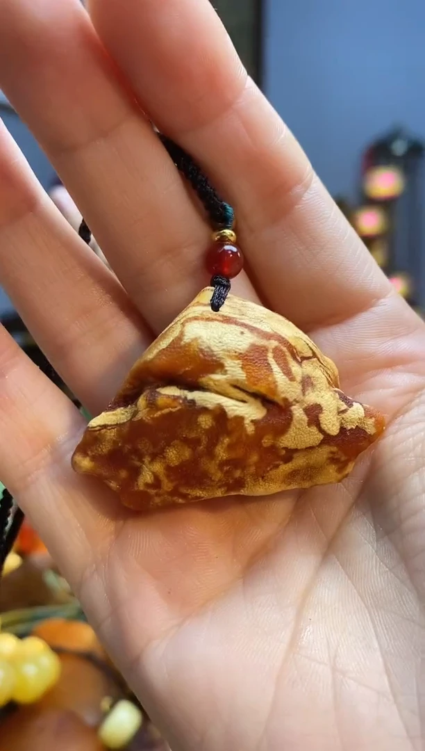 琥珀颈饰未镶嵌吊坠