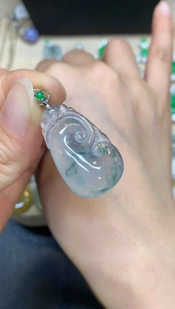 颈饰18K金镶嵌翡翠如意【无服务费