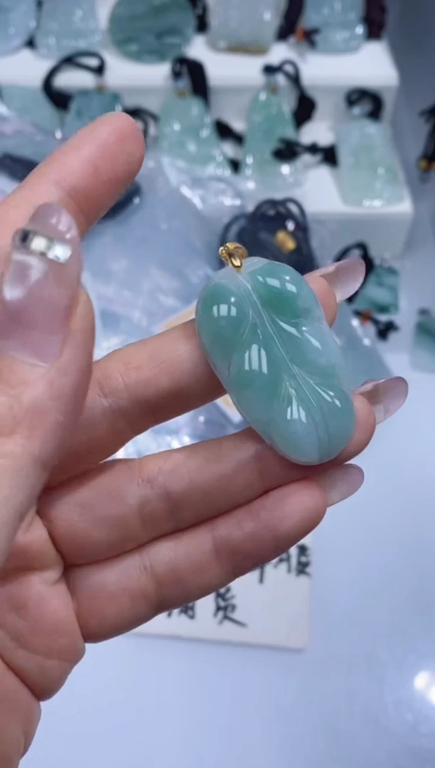 颈饰银S925镶嵌翡翠吊坠