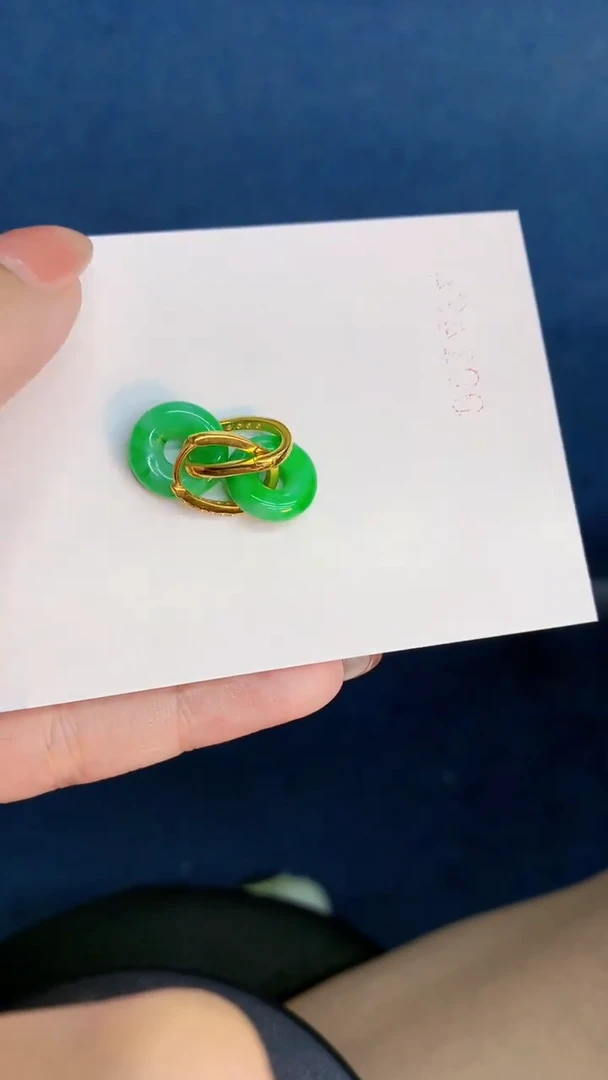 翡翠未镶嵌颈饰           1