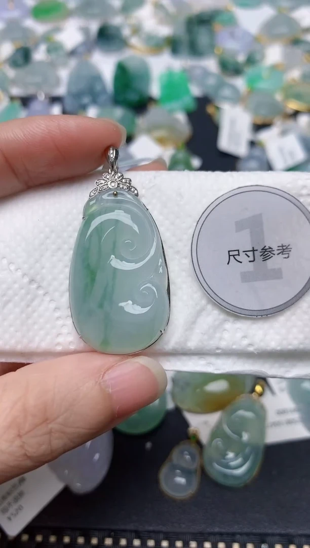 颈饰18K金镶嵌翡翠天然缅甸A货翡翠