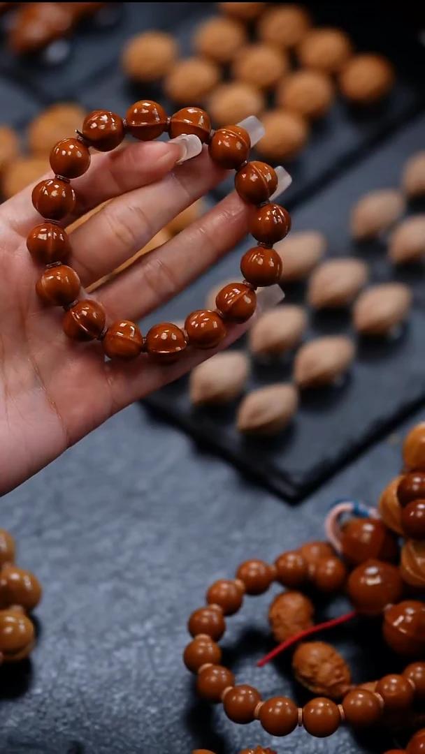 手串橄榄核山*。橄榄核