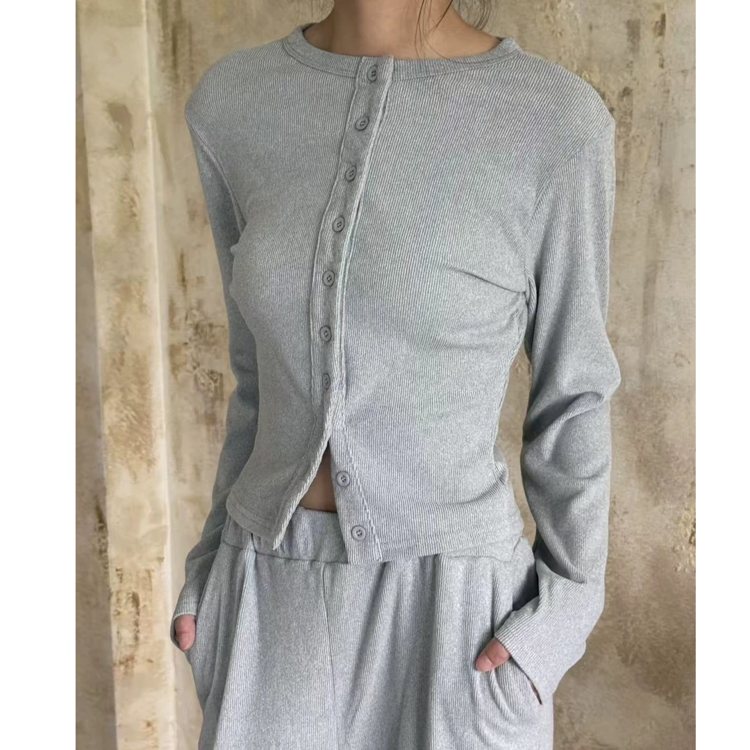 D1D三色“多纽扣开衫”长袖上衣