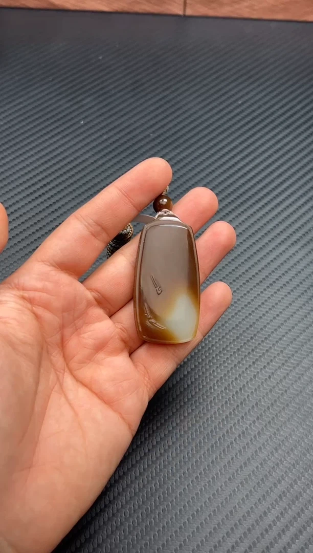 和田玉未镶嵌吊坠(赠链)若羌微色差